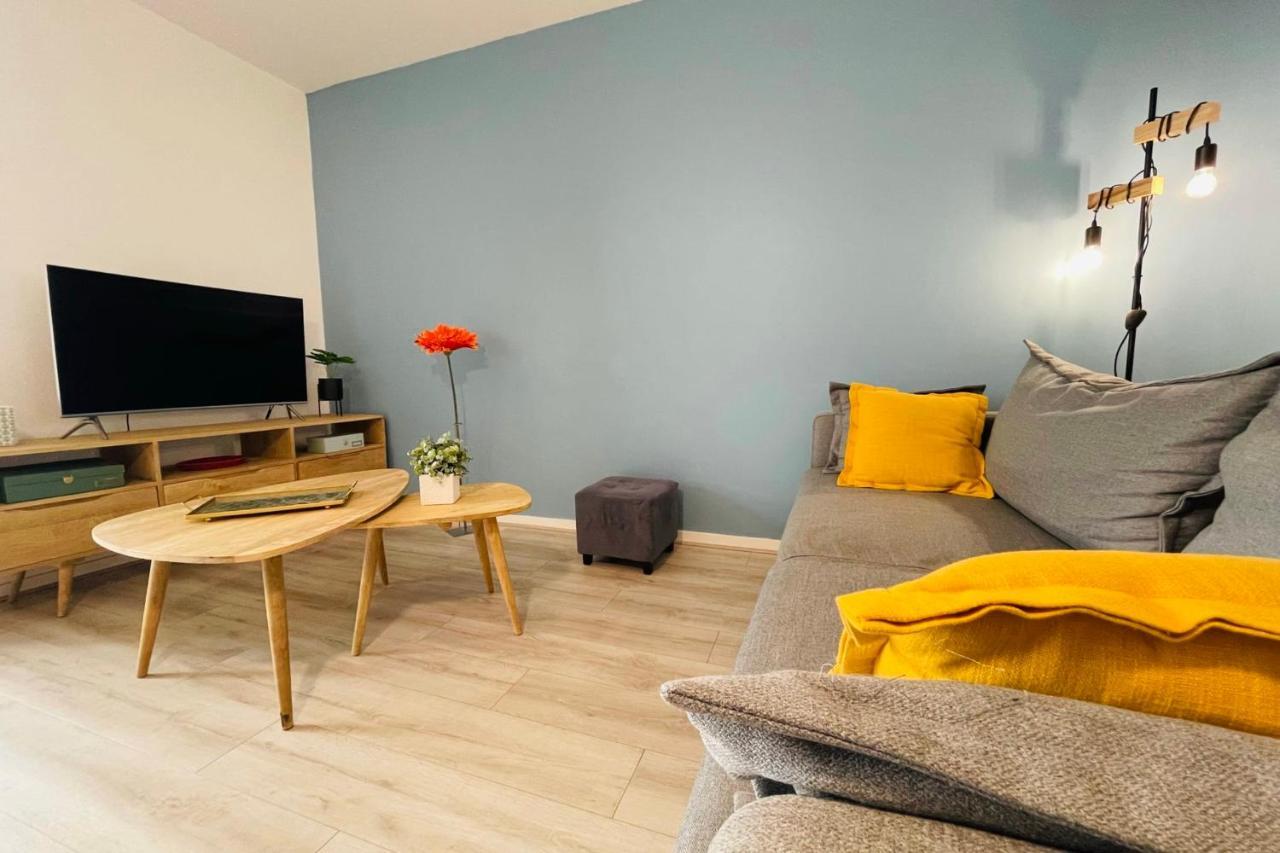 Bright Apartment In A New Building With Garage Tours Ngoại thất bức ảnh