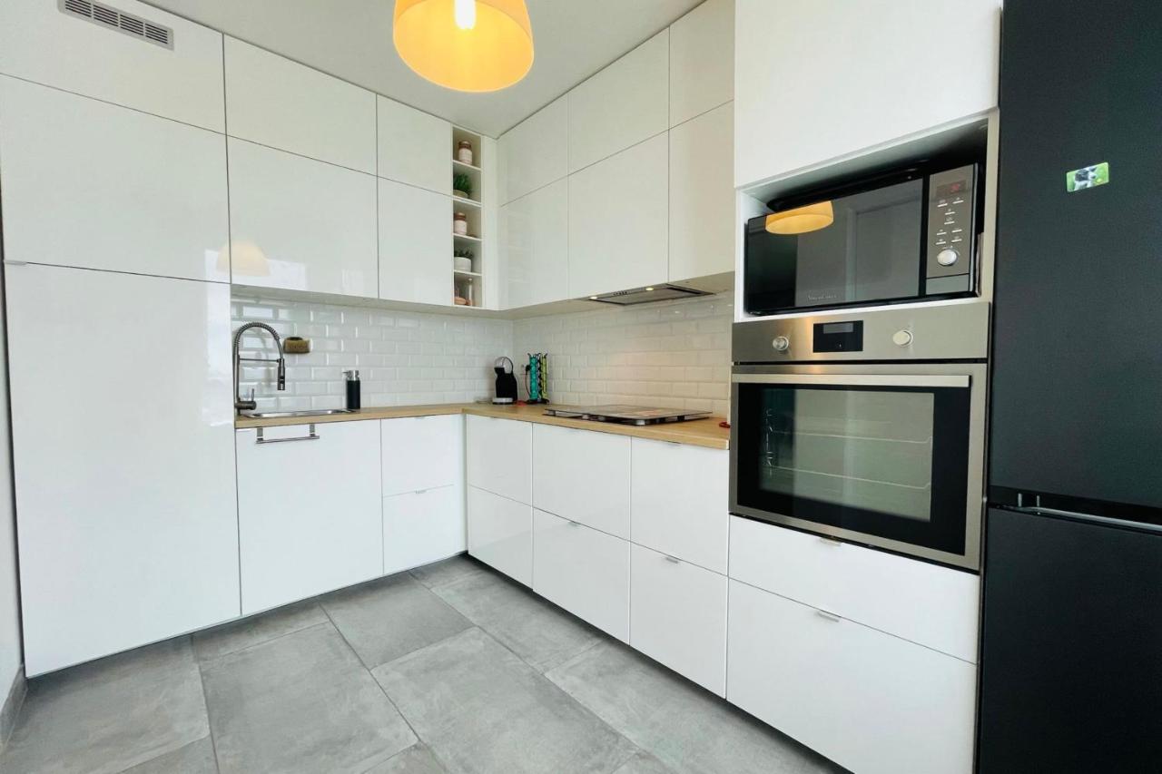 Bright Apartment In A New Building With Garage Tours Ngoại thất bức ảnh