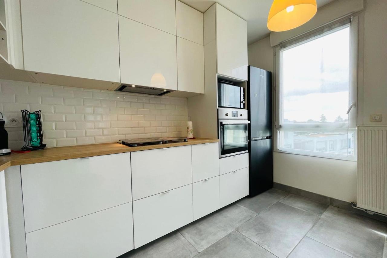Bright Apartment In A New Building With Garage Tours Ngoại thất bức ảnh