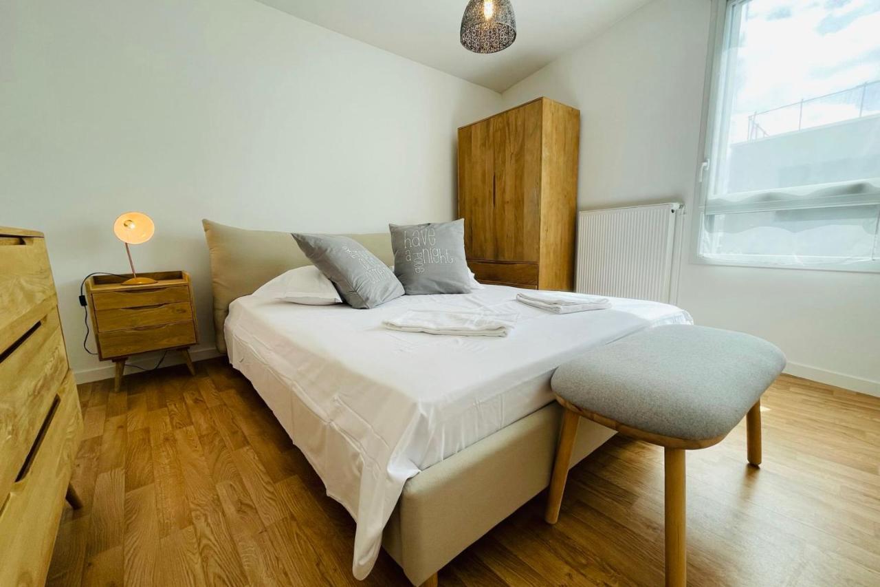 Bright Apartment In A New Building With Garage Tours Ngoại thất bức ảnh